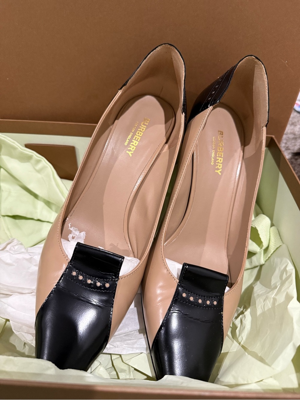 Burberry Beige and Black Leather Square-Toe Flats with Contrast Toe